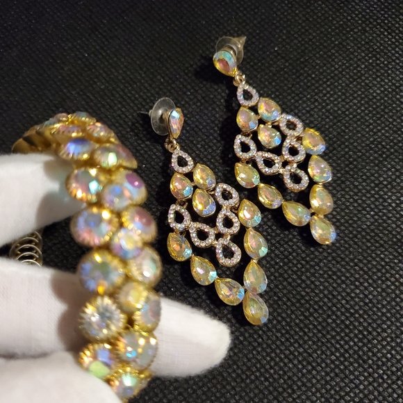 Vintage Aurora Borelis Jewelry Set : Vintage Earrings, Vintage Bracelet - Picture 6 of 13